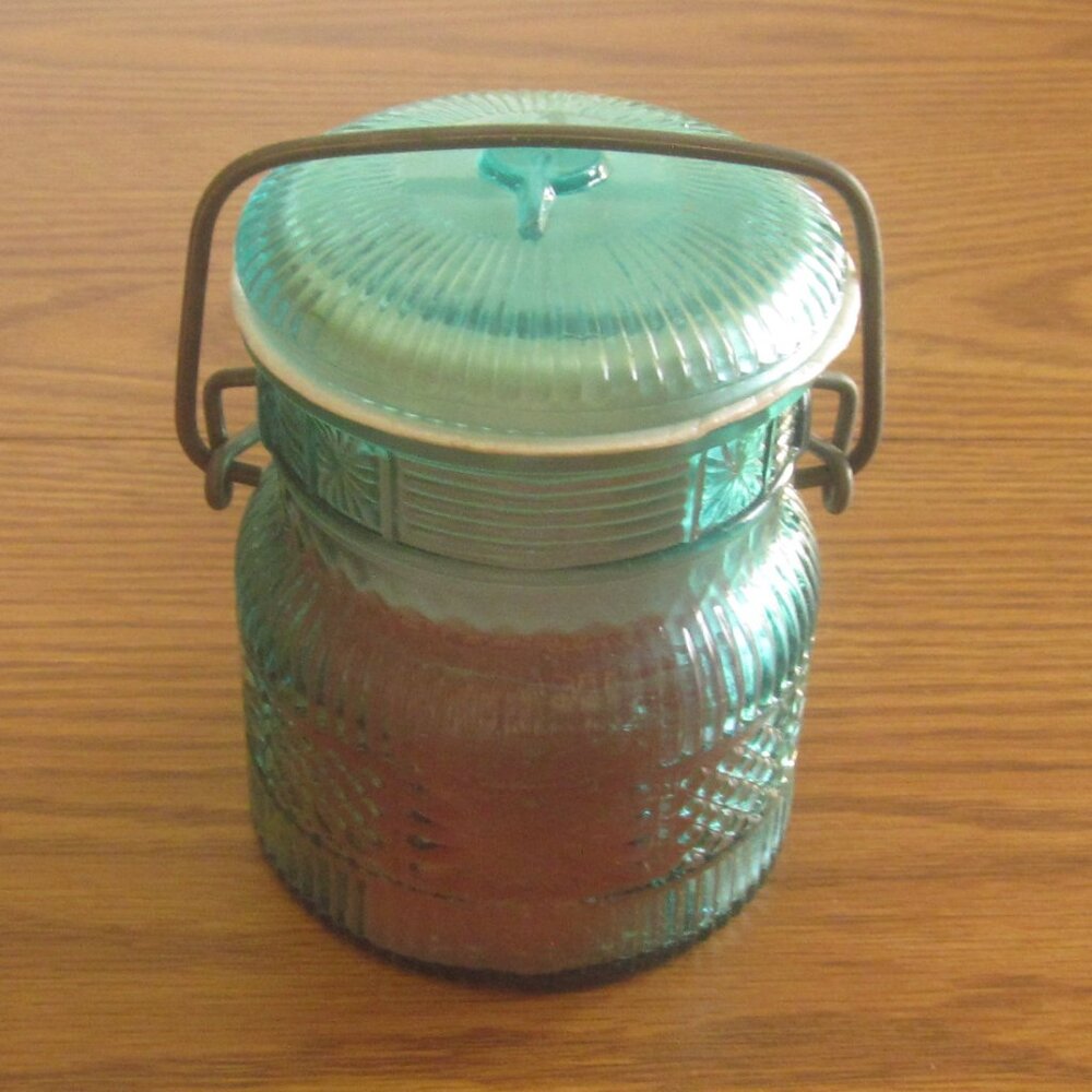 Avon Country Spice Candle in Jar - Picture 2 of 2